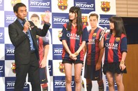 ペナルティ・ワッキー（左）とGALETTeのメンバー。