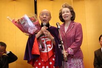 「坂田利夫芸能生活・アホアホ生活50周年」記念セレモニーの様子。(c)吉本興業