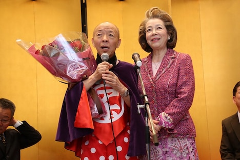 「坂田利夫芸能生活・アホアホ生活50周年」記念セレモニーの様子。(c)吉本興業