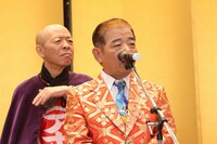 「坂田利夫芸能生活・アホアホ生活50周年」記念セレモニーの様子。(c)吉本興業