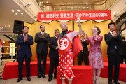 「坂田利夫芸能生活・アホアホ生活50周年」記念セレモニーの様子。(c)吉本興業
