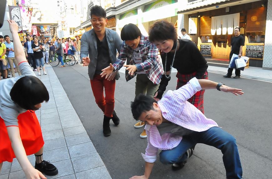 裏なんばツアーで“答えづらい”新喜劇クイズ