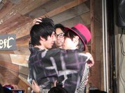 負けじとポーズを決める三福と和田。