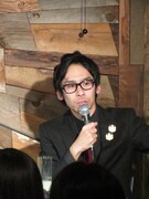 アンケートで「今人力舎若手で一番カッコいい」と褒められた酒井。