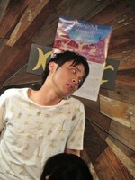 自前のパジャマ姿を披露した大前。