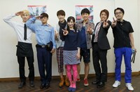 映画「原宿デニール」に出演するBEE SHUFFLEと武田梨奈、監督のタカハタ秀太（右端）。