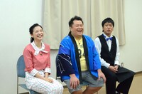 会見の様子。