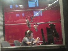 1人で裏副音声収録をすることになった犬の心・押見。