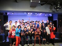 DVD「アンタッチャブル柴田の『ワロタwwww』～超絶おもしろいのに全く知られてない芸人たち～」の集合写真。