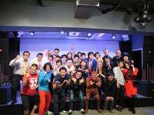 DVD「アンタッチャブル柴田の『ワロタwwww』～超絶おもしろいのに全く知られてない芸人たち～」の集合写真。