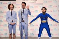 GAG少年楽団。福井（右端）はヨイショマンに扮して登場。