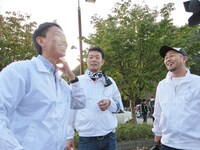 RGツーリングクラブウィンドブレーカーを着て「俺が着ると役所のおじさん感が」と気にする福田。