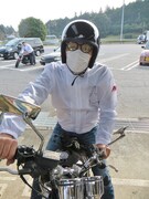 走行中「給食のおじさんが追いかけてくる！」と話題になった西川の見た目。