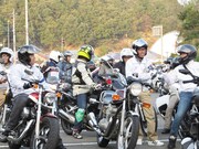 「グランプリロードR123パレード」スタート直前の様子。