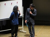 興味のない服のことについて又吉に尋ねてみるひとり。