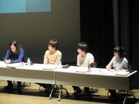 左からピース又吉、木下晋也、吉田靖直（トリプルファイヤー）、辛酸なめ子。