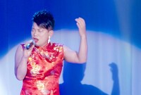 得意の「ラブ・イズ・オーバー」を低めに歌い上げた春澪。