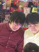 カメラを覗き込む犬の心。