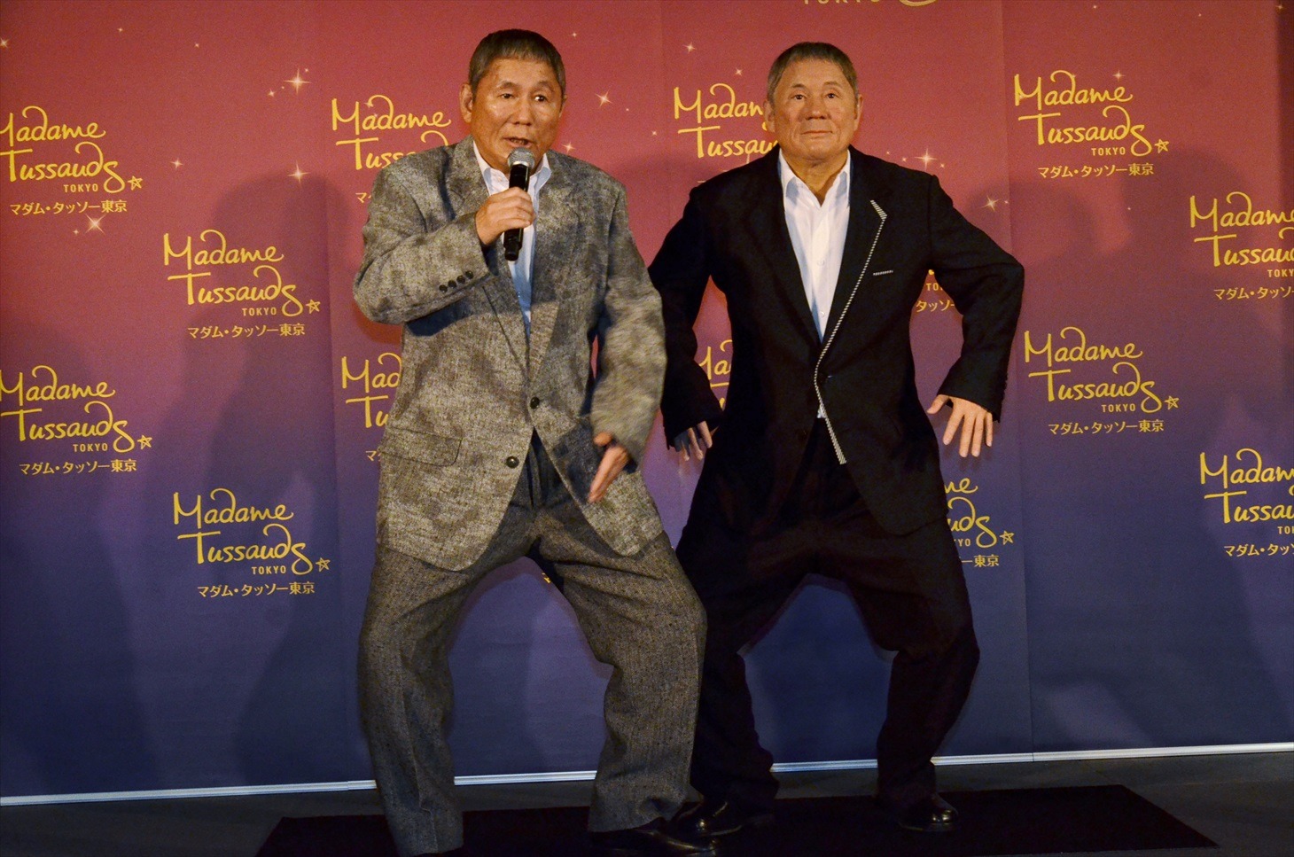 ビートたけしと等身大フィギュア。