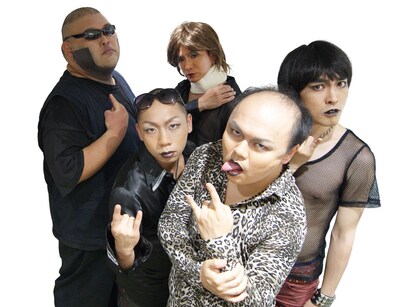 禿夢のメンバーとプロデューサーのヨシユキ（後方中央）。