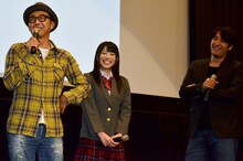 （左から）おぎやはぎ矢作、上原亜衣、佐久間宣行監督。
