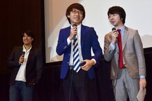 MCを務めた三四郎と、佐久間宣行監督（左）。