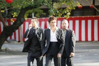 （左から）品川庄司・品川、哀川翔、木村祐一。