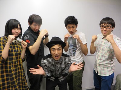 YouTubeチャンネル「よしもとGAMES」に出演しているはいじぃ、しずる池田、ニコラス、F2鈴川（右から）。中央はMCのしずる村上。