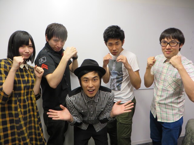 YouTubeチャンネル「よしもとGAMES」に出演しているはいじぃ、しずる池田、ニコラス、F2鈴川（右から）。中央はMCのしずる村上。