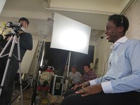 CM撮影中のアイク。