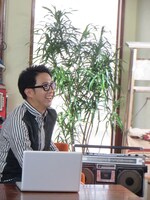 CM撮影中の矢作。