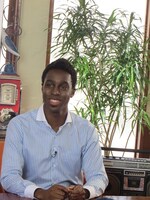 CM撮影中のアイク。