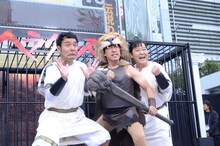 映画「ヘラクレス」公開直前イベントに登場したダチョウ倶楽部。