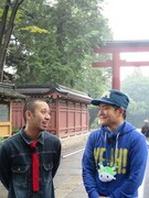 埼玉・氷川神社前で始まったロケの様子。