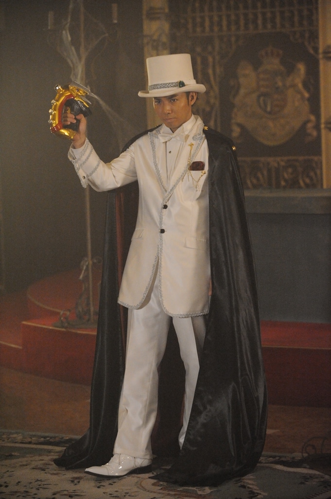 映画「仮面ライダー×仮面ライダー ドライブ＆鎧武 MOVIE大戦フルスロットル」で、ゾルーク東条に扮するピース綾部。(c)2014「ドライブ＆鎧武」製作委員会 (c)石森プロ・テレビ朝日・ADK・東映