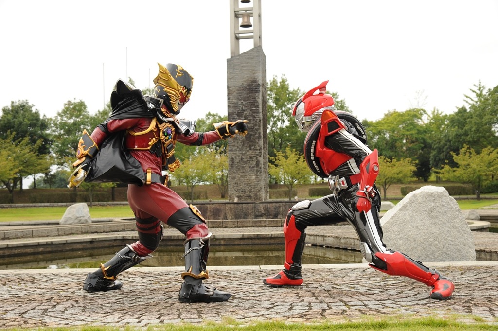 映画「仮面ライダー×仮面ライダー ドライブ＆鎧武MOVIE大戦フルスロットル」のワンシーン。(c)2014「ドライブ＆鎧武」製作委員会 (c)石森プロ・テレビ朝日・ADK・東映