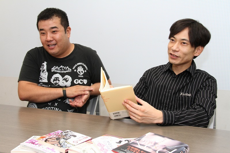 「本のコンシェルジュに聞いた掘り出し物すぎる本BEST5」について話し合うインパルス。