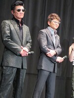 左から、小沢仁志、哀川翔。