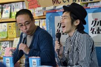 （左から）バッファロー吾郎A、しずる村上。