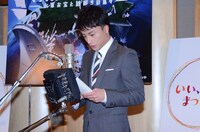 公開アフレコに挑戦する白濱亜嵐。