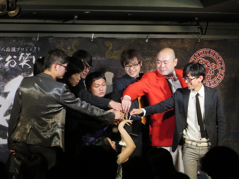 審査員を決めるくじ引き。