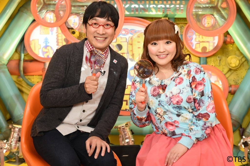 「穴があくほど定点観測」MCの（左から）南海キャンディーズ山里、柳原可奈子。(c)TBS