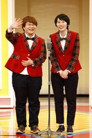 ハリセンボンの単独ライブ「女の武器は使わない～だけど一緒にいてほしい～」の漫才の一場面。(c)藤澤孝代