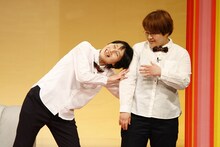 ハリセンボン単独ライブ「女の武器は使わない～だけど一緒にいてほしい～」のコント「楽屋」の一場面。(c)藤澤孝代