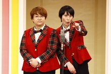 ハリセンボンの単独ライブ「女の武器は使わない～だけど一緒にいてほしい～」の漫才の一場面。(c)藤澤孝代