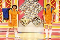 ハリセンボン単独ライブ「女の武器は使わない～だけど一緒にいてほしい～」のコント「野球場」の一場面。(c)藤澤孝代