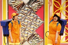 ハリセンボン単独ライブ「女の武器は使わない～だけど一緒にいてほしい～」のコント「野球場」の一場面。(c)藤澤孝代