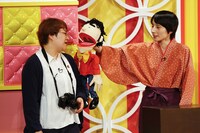 ハリセンボン単独ライブ「女の武器は使わない～だけど一緒にいてほしい～」のコント「温泉旅館」の一場面。(c)藤澤孝代