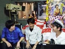 ツイキャス「ほぼ日々ロック」に出演する、左から、ヒカリゴケ片山、オジンオズボーン篠宮、細身のシャイボーイ