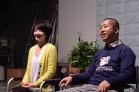 インタビューに応じた波瑠とハライチ澤部。